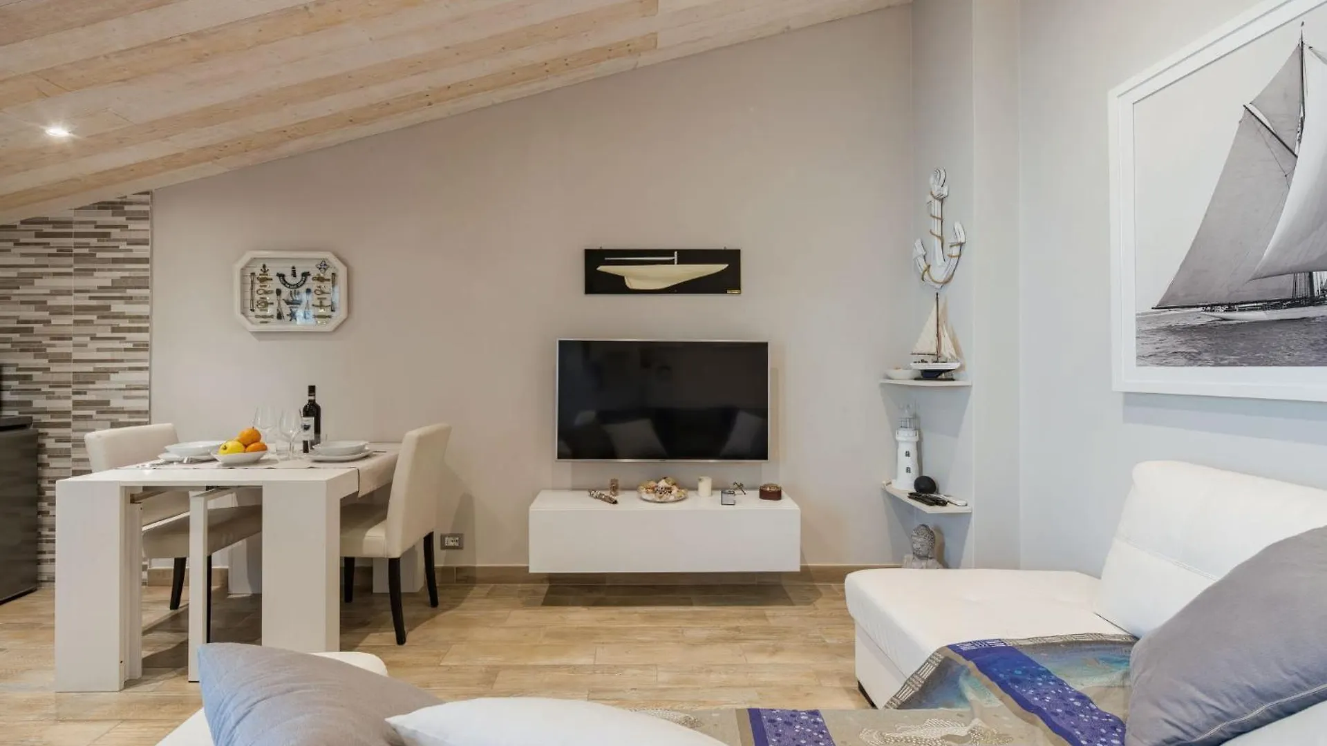 Apartment La Mansardina By Interhome 비아레지오